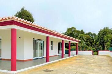 پانسیون Chalé D Angra Guest House