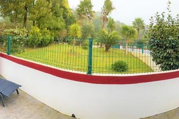 پانسیون Chalé D Angra Guest House