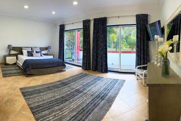 پانسیون Chalé D Angra Guest House