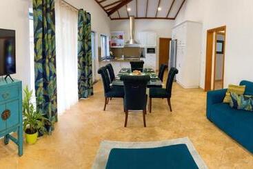 پانسیون Chalé D Angra Guest House
