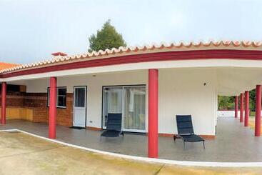 پانسیون Chalé D Angra Guest House