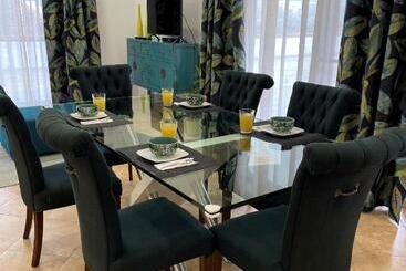 پانسیون Chalé D Angra Guest House