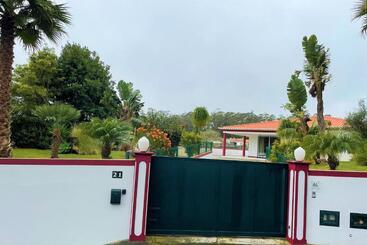 پانسیون Chalé D Angra Guest House