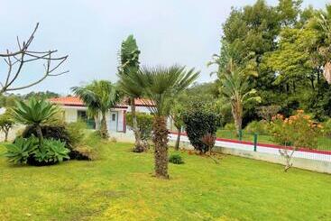 پانسیون Chalé D Angra Guest House