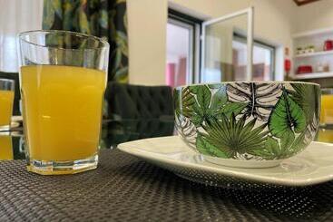 پانسیون Chalé D Angra Guest House