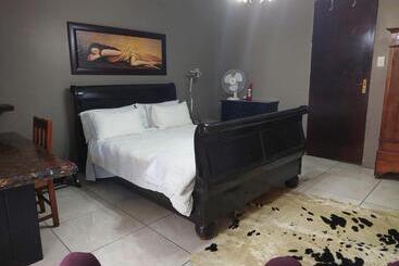 پانسیون Garrett B&b