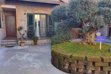 پانسیون Midway House Italy