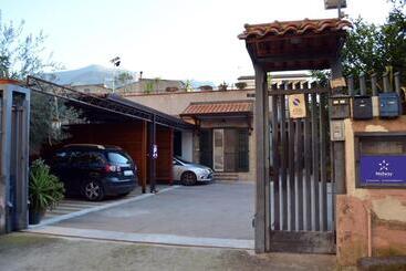 پانسیون Midway House Italy