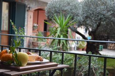 پانسیون Midway House Italy