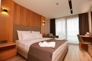 Pikola Otel