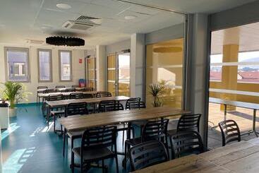 هاستل Auberge De Jeunesse Hi Clermont Ferrand