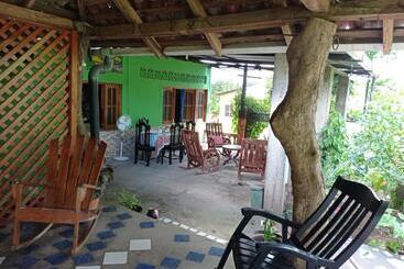 הוסטל Loren S House