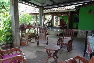 הוסטל Loren S House
