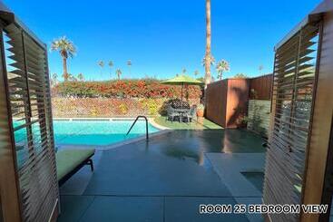 Atrium Palm Springs   G A Y Mens Resort