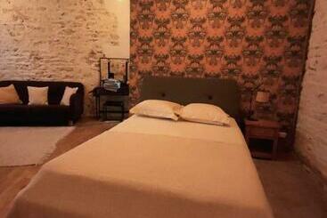 تختخواب و صبحانه Chamade En Beaujolais