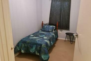 تختخواب و صبحانه City Centre Apartments