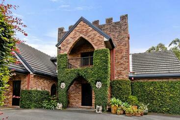 مبيت وإفطار The Castle At Bonville