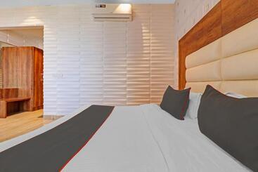 Collection O Hotel Moon