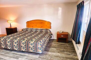 Hillside Manor Motel