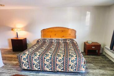 Hillside Manor Motel