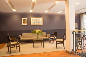 هتل Boutique Apartments Plaza Dorrego