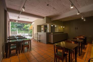 هتل Boutique Apartments Plaza Dorrego
