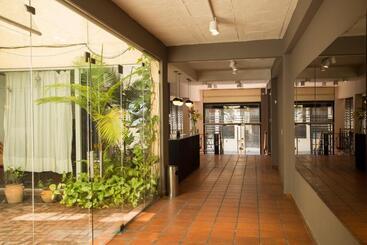 هتل Boutique Apartments Plaza Dorrego