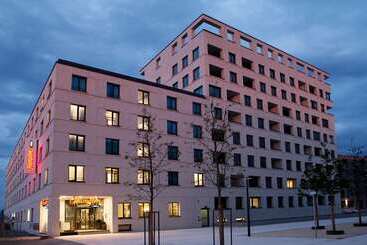 هتل Hampton By Hilton Regensburg