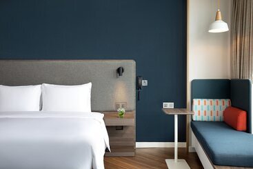 هتل Holiday Inn Express Yibin By Ihg