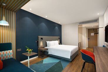 هتل Holiday Inn Express Yibin By Ihg