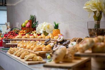 هتل La Quinta By Wyndham Weifang South