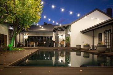 هتل Milner House Kimberley