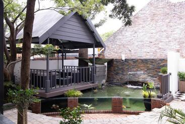 هتل Milner House Kimberley