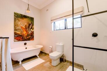 هتل Nkosi Guest Lodge