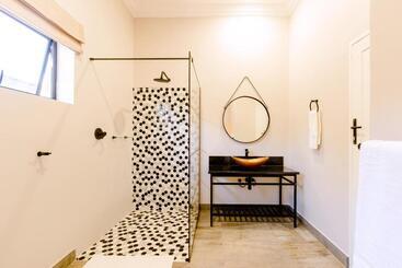 هتل Nkosi Guest Lodge