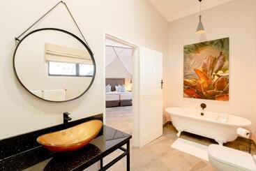 هتل Nkosi Guest Lodge