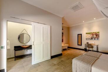 هتل Nkosi Guest Lodge