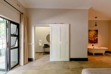 هتل Nkosi Guest Lodge