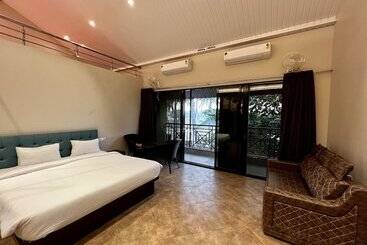 Paramount Riverfront Resort & Spa, Karjat