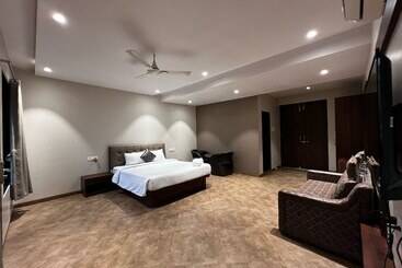 Paramount Riverfront Resort & Spa, Karjat