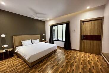 Paramount Riverfront Resort & Spa, Karjat
