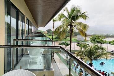 Paramount Riverfront Resort & Spa, Karjat