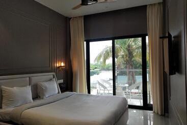 Paramount Riverfront Resort & Spa, Karjat