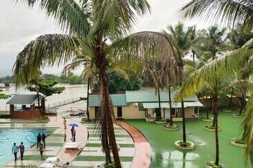 Paramount Riverfront Resort & Spa, Karjat