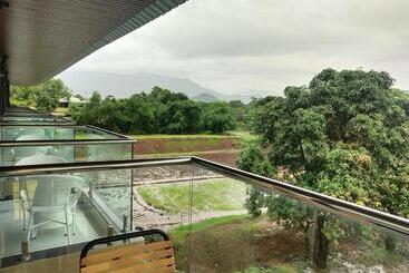 Paramount Riverfront Resort & Spa, Karjat