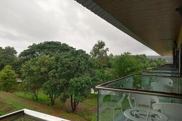 Paramount Riverfront Resort & Spa, Karjat