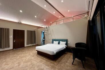 Paramount Riverfront Resort & Spa, Karjat