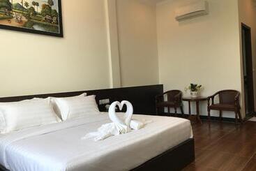 Apple Hotel Two Near Phnom Penh Airport