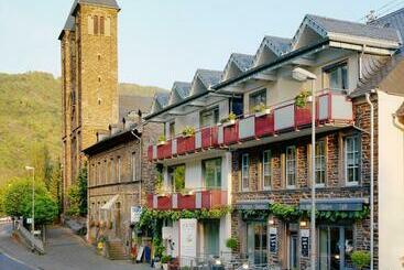 ベッドアンドブレックファースト Ferienhaus Zenz   Gästezimmer Im Winzerhaus
