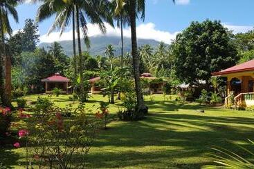 تختخواب و صبحانه Paco S Garden Home Stay